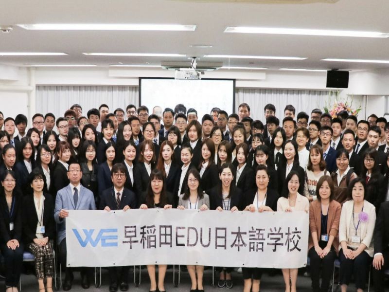 Giáo viên và sinh viên trường Nhật ngữ Waseda EDU Nhật Bản