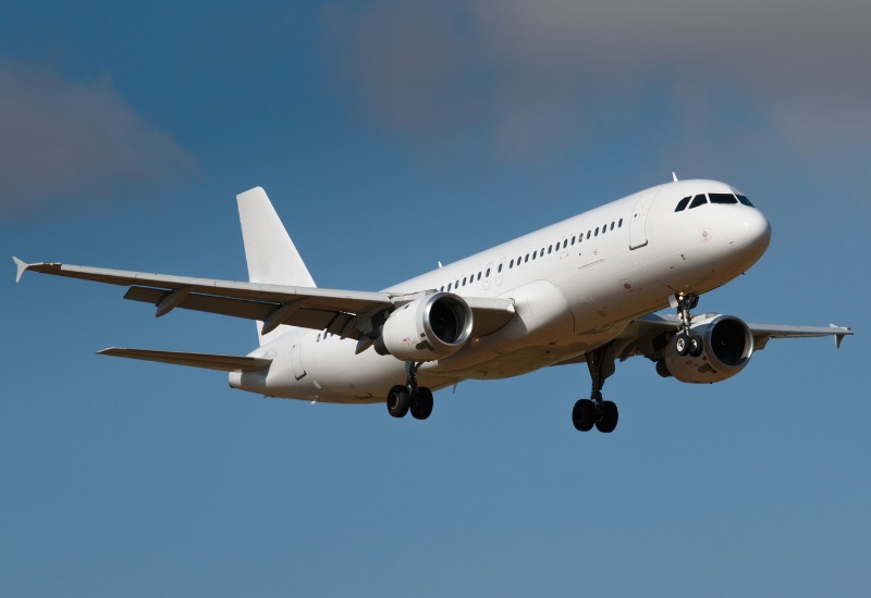 Không nên đặt vé máy bay hay khách sạn trước khi có visa