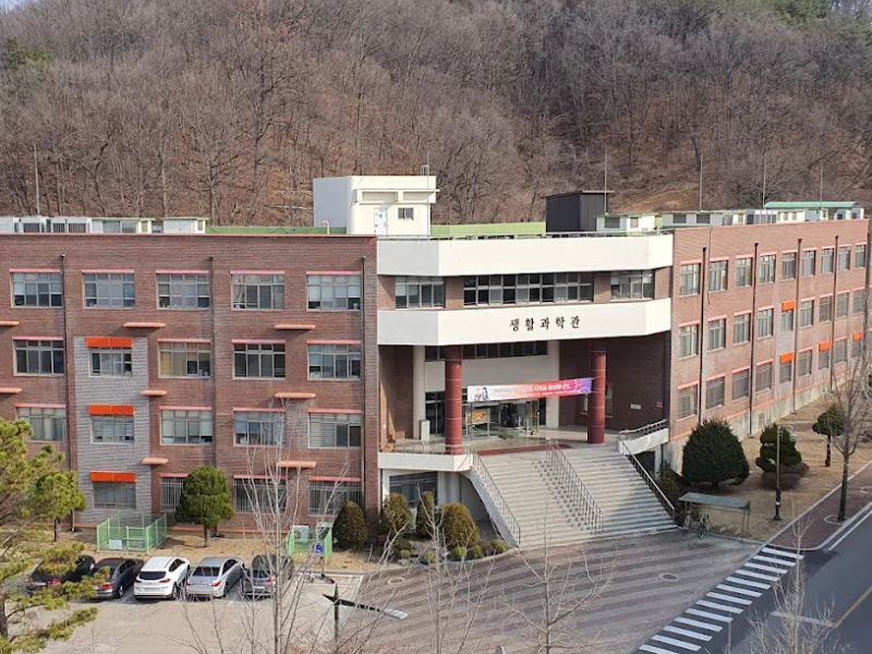 Trường Cao học Hành chính và Quản lý (Graduate School of Administration and Management)