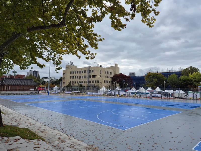 Sân chơi thể thao cho sinh viên của trường