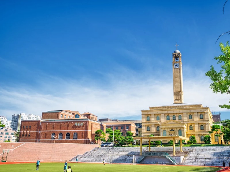 Sinh viên quốc tế có bắt buộc mua bảo hiểm y tế không?